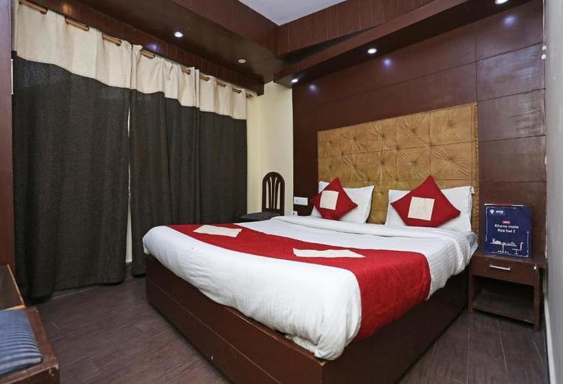 Отель Oyo Rooms Opp Picture Palace