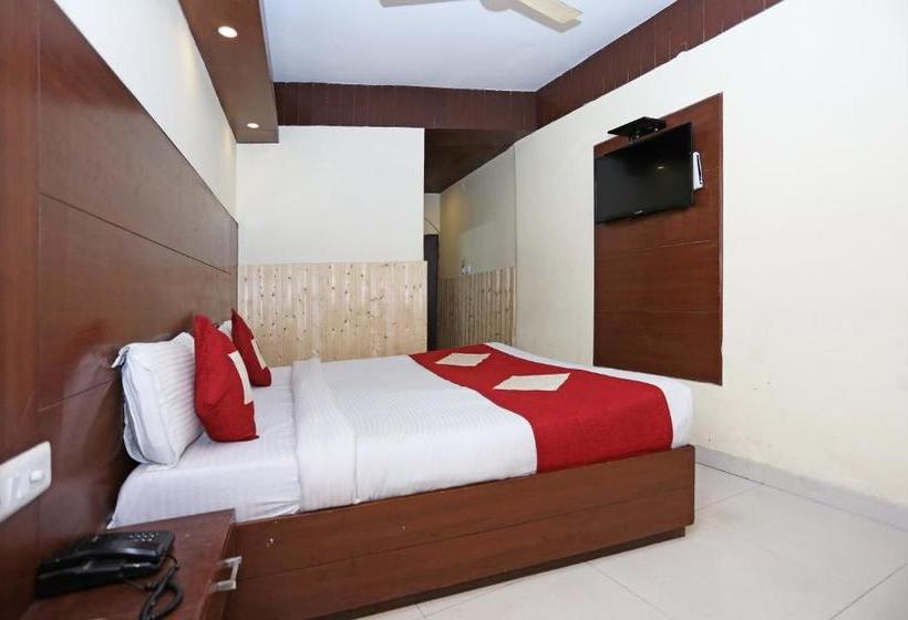 Отель Oyo Rooms Opp Picture Palace