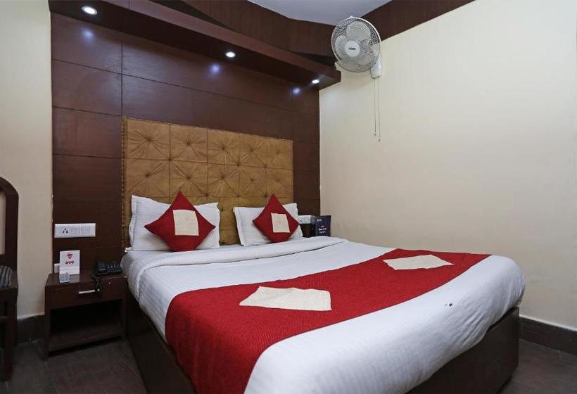 Отель Oyo Rooms Opp Picture Palace