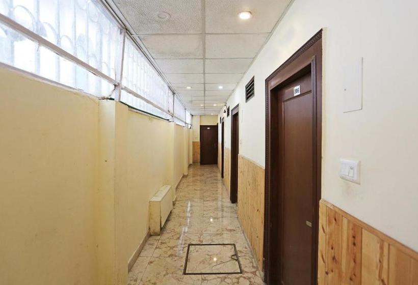 Отель Oyo Rooms Opp Picture Palace