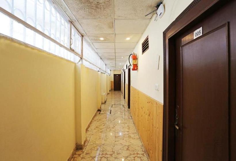 Отель Oyo Rooms Opp Picture Palace