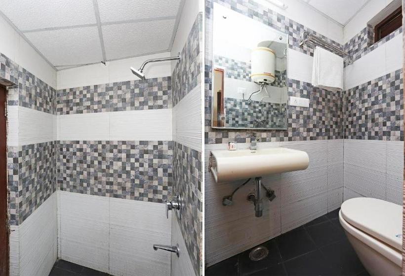 Отель Oyo Rooms Opp Picture Palace