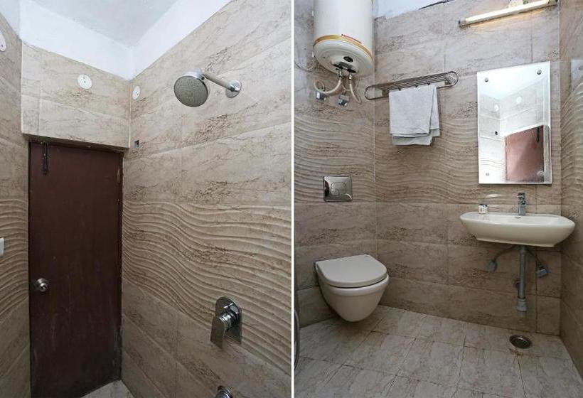 Отель Oyo Rooms Opp Picture Palace