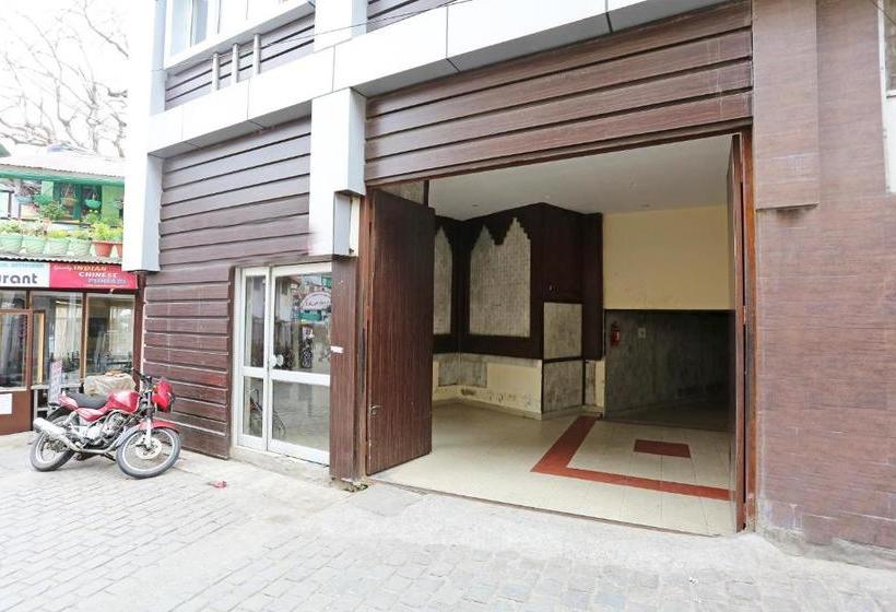 Отель Oyo Rooms Opp Picture Palace