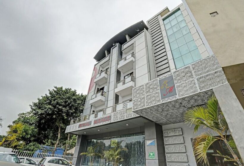 Отель Oyo Rooms Pitampura Rani Bagh