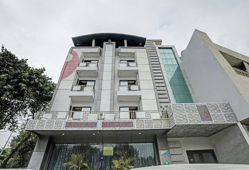 Отель Oyo Rooms Pitampura Rani Bagh