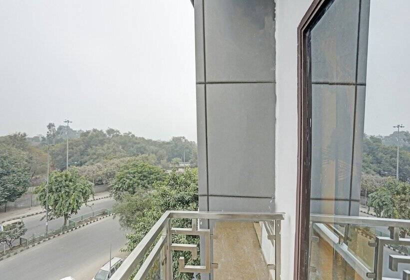 Отель Oyo Rooms Pitampura Rani Bagh