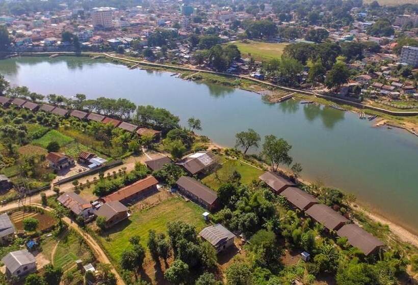 هتل Riverside @ Hsipaw Resort