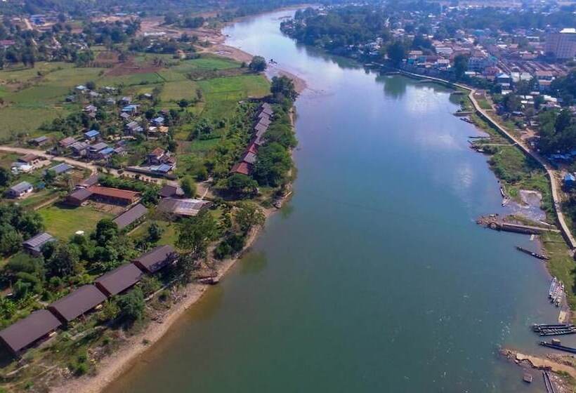 هتل Riverside @ Hsipaw Resort