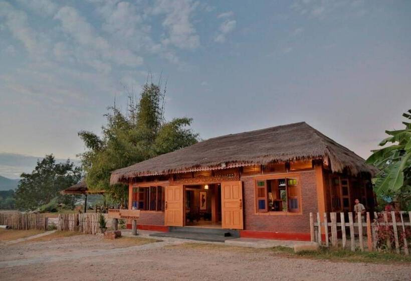 هتل Riverside @ Hsipaw Resort