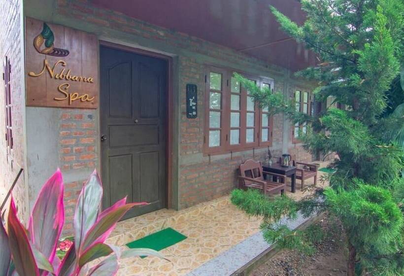 هتل Riverside @ Hsipaw Resort