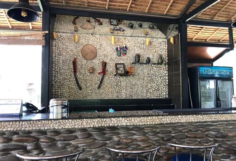 هتل Riverside @ Hsipaw Resort