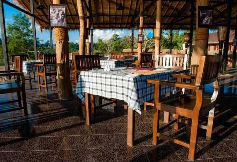 هتل Riverside @ Hsipaw Resort