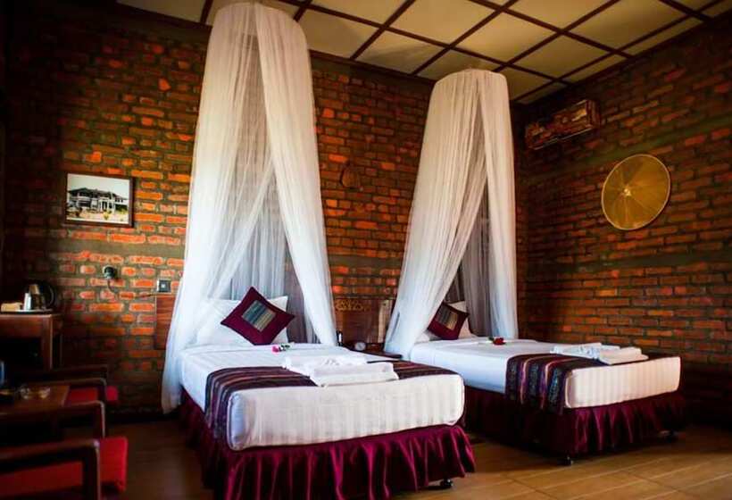 هتل Riverside @ Hsipaw Resort