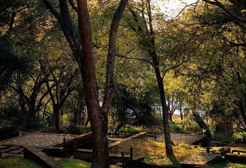 בית מלון כפרי Valley Of The Rainbow Estate