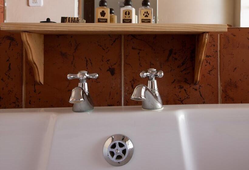 בית מלון כפרי Valley Of The Rainbow Estate