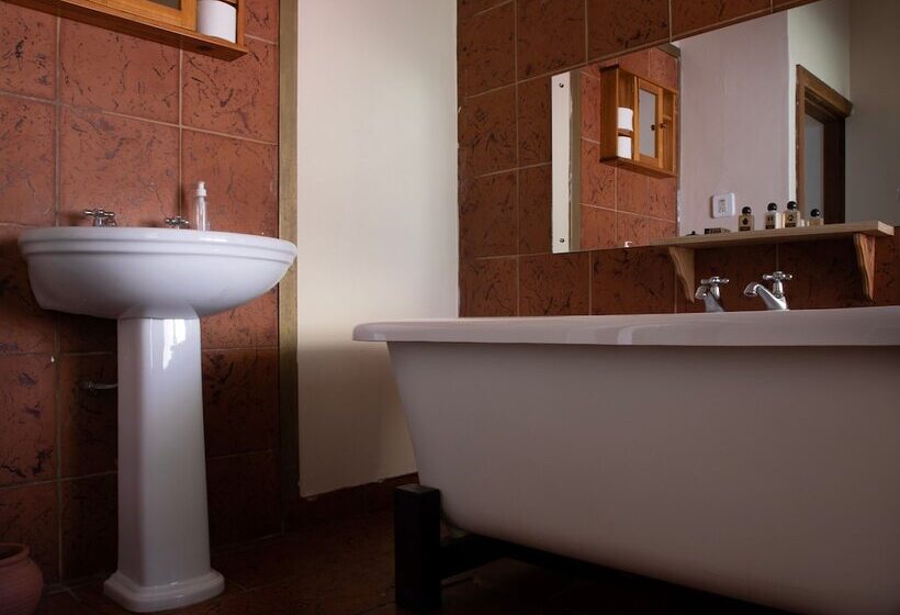 בית מלון כפרי Valley Of The Rainbow Estate