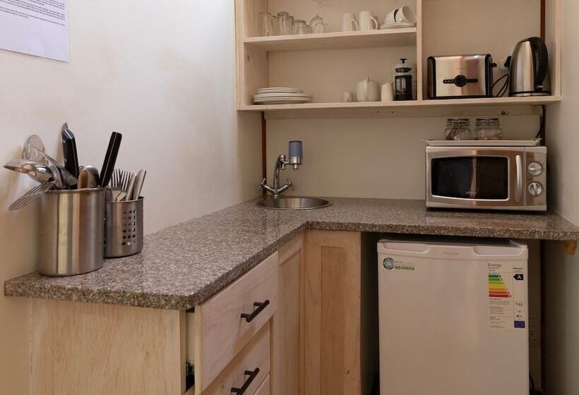 בית מלון כפרי Valley Of The Rainbow Estate