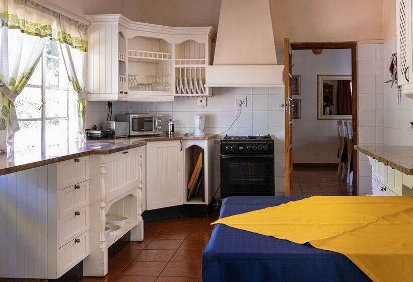 בית מלון כפרי Valley Of The Rainbow Estate