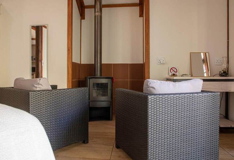 בית מלון כפרי Valley Of The Rainbow Estate