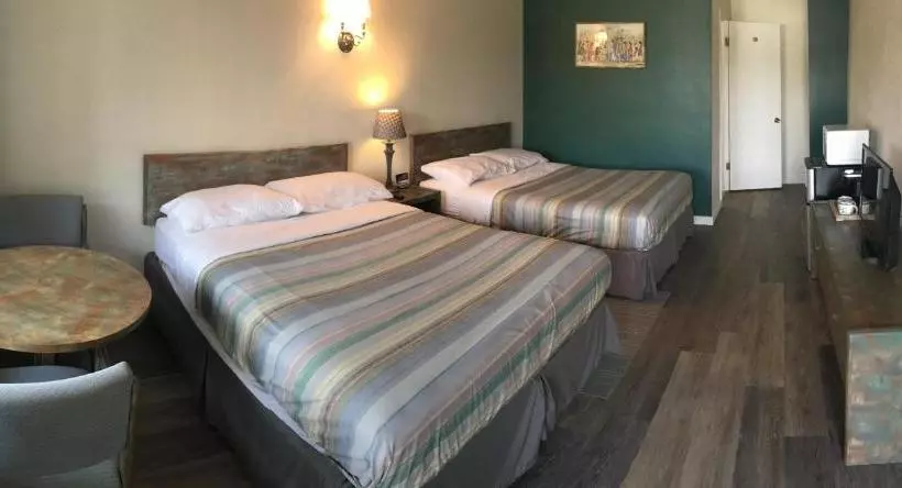 Manor Lodge Motel