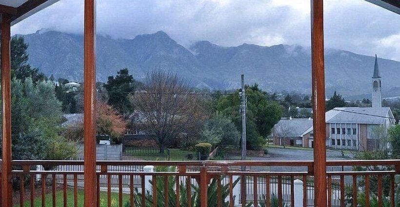 ペンション Aan De Bergen