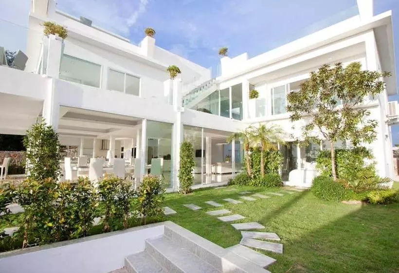 Villa 7th Heaven Beach Front