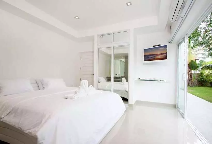 Villa 7th Heaven Beach Front