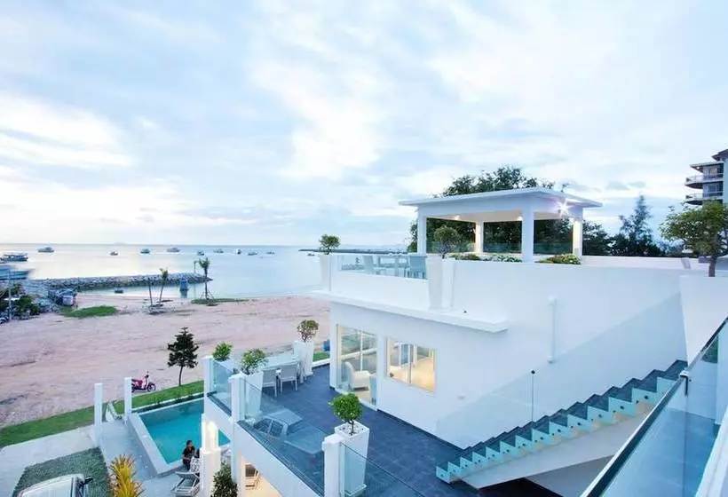 Villa 7th Heaven Beach Front