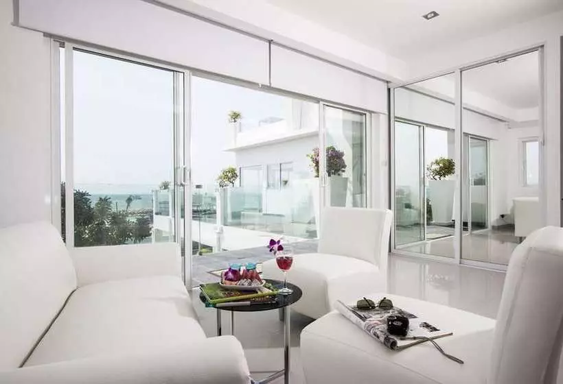 Villa 7th Heaven Beach Front