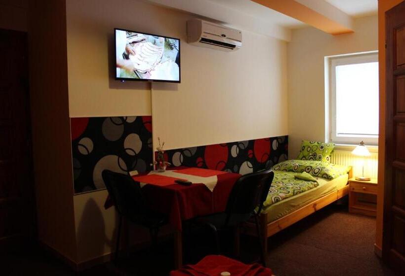 ペンション Dj Penzion