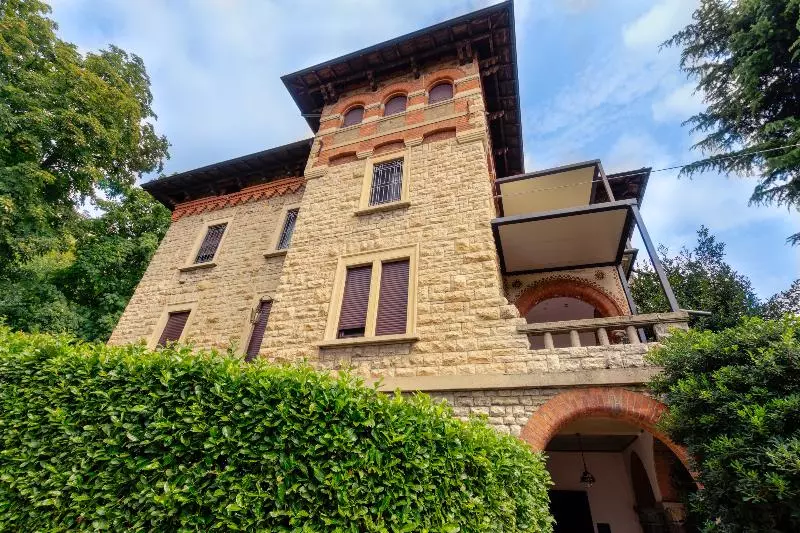تختخواب و صبحانه Rame Suites