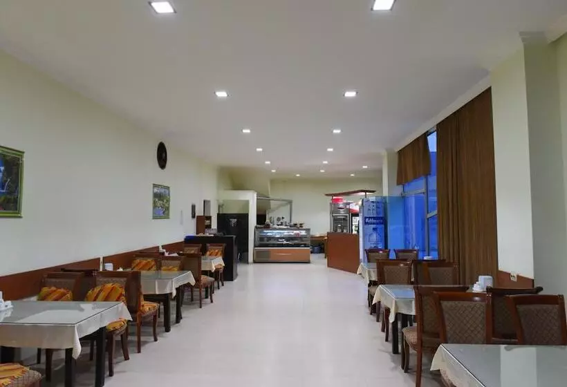 Hotel 725