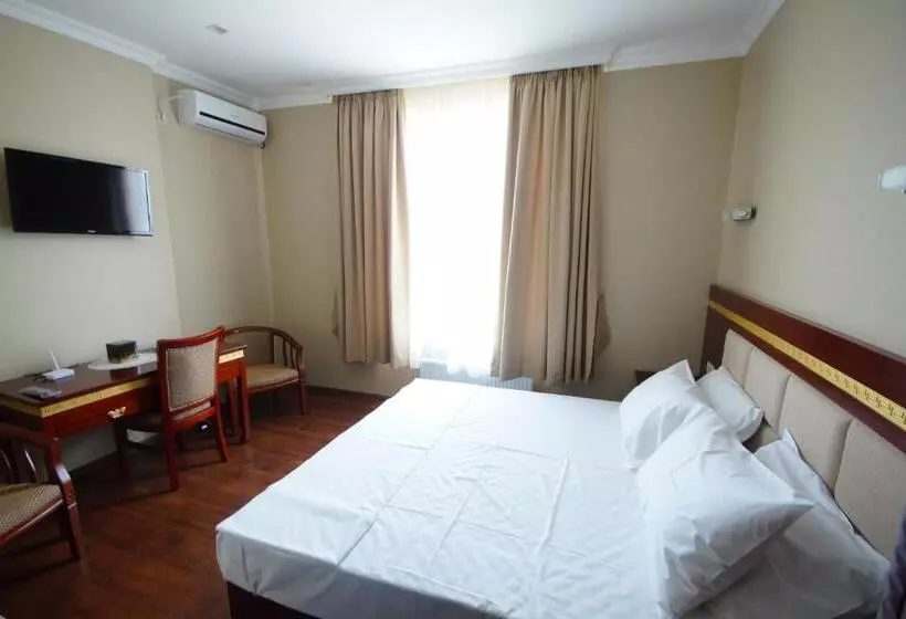 Hotel 725