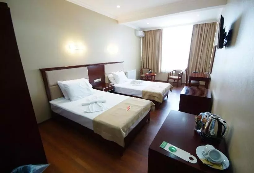 Hotel 725
