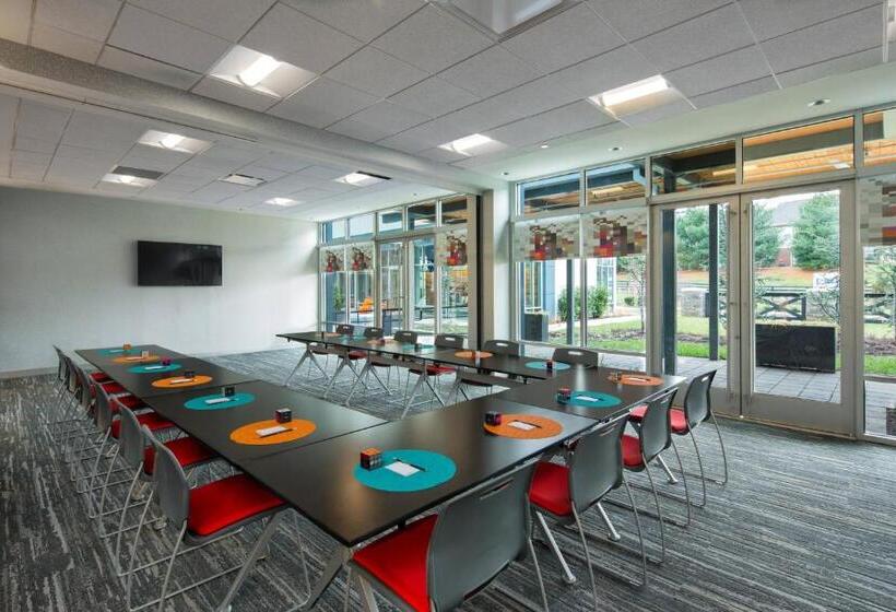 ホテル Aloft Louisville East