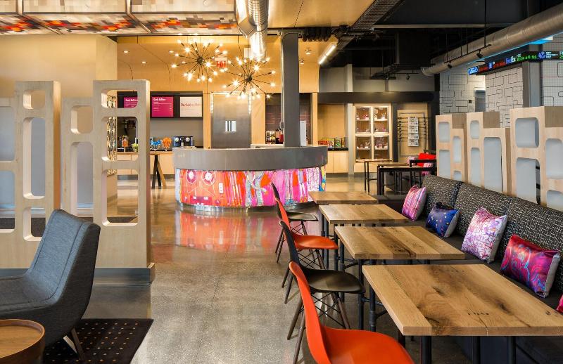 ホテル Aloft Louisville East