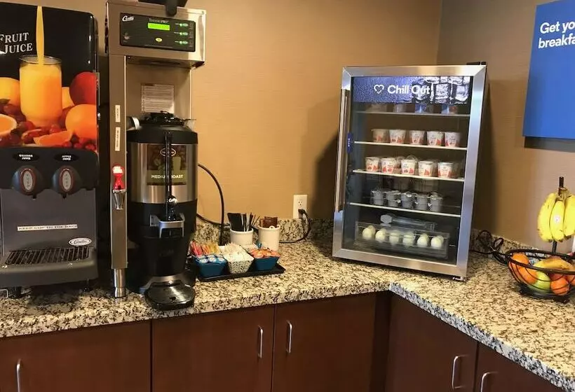 ホテル Heartland Inn And Suites
