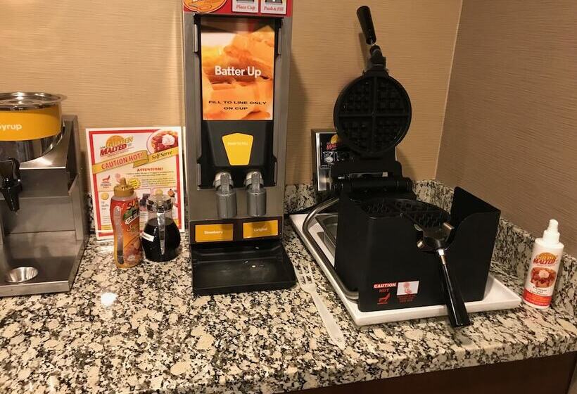 ホテル Heartland Inn And Suites