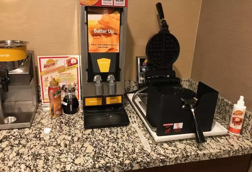 ホテル Heartland Inn And Suites