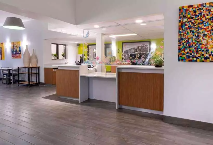 ホテル Super 8 By Wyndham Winnipeg West