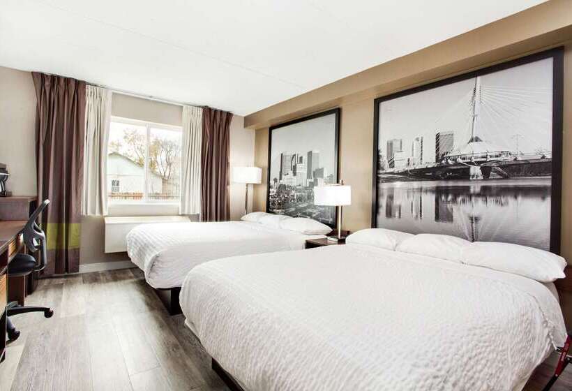 هتل Super 8 By Wyndham Winnipeg West