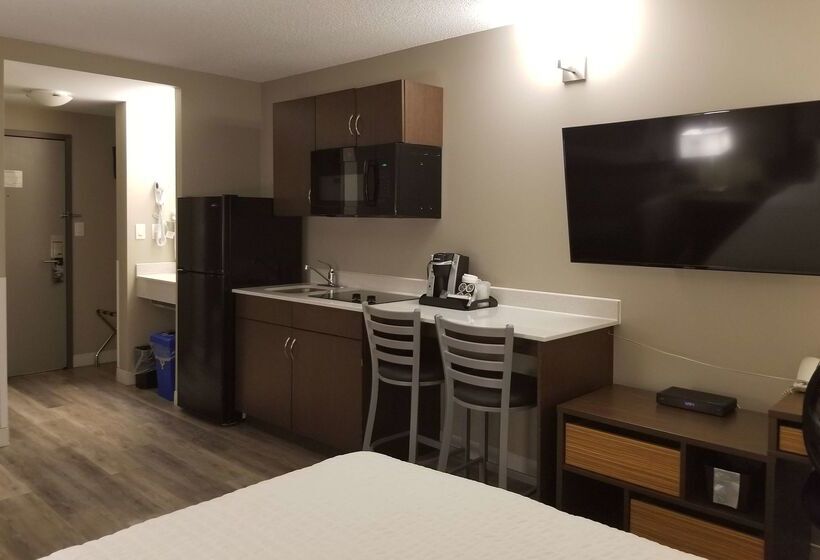 هتل Super 8 By Wyndham Winnipeg West