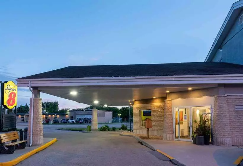 ホテル Super 8 By Wyndham Winnipeg West