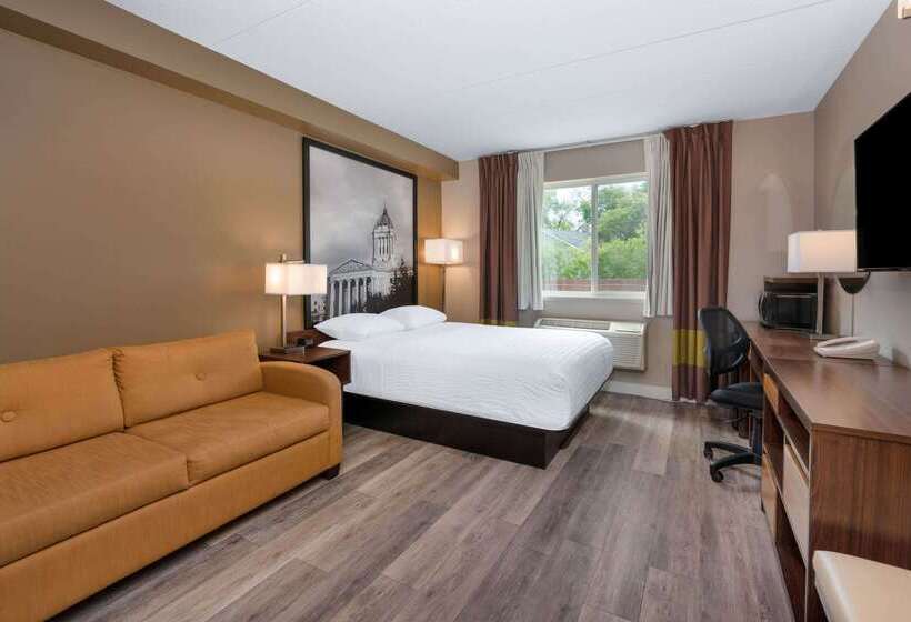 هتل Super 8 By Wyndham Winnipeg West