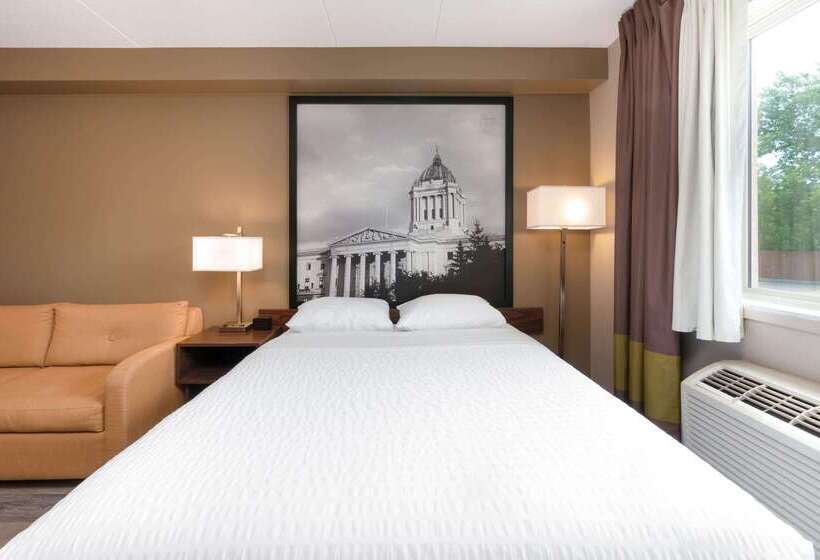 هتل Super 8 By Wyndham Winnipeg West