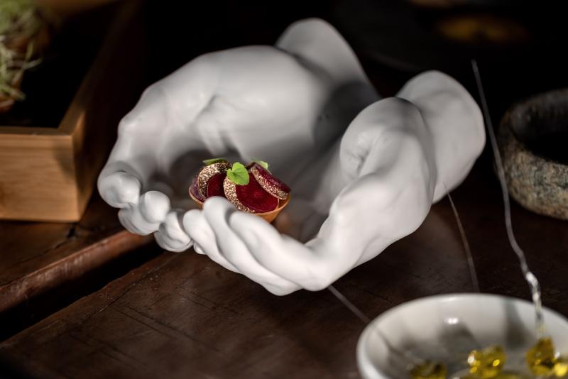 فندق West East Suites