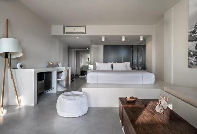 فندق West East Suites