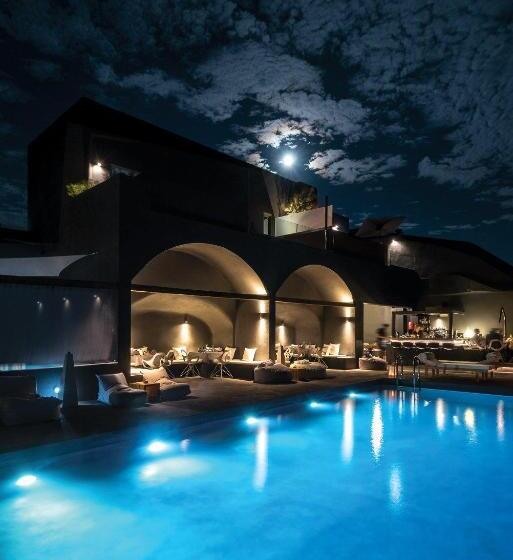 فندق West East Suites