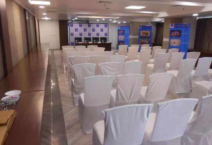 ホテル Comfort Inn Donil Vadodara